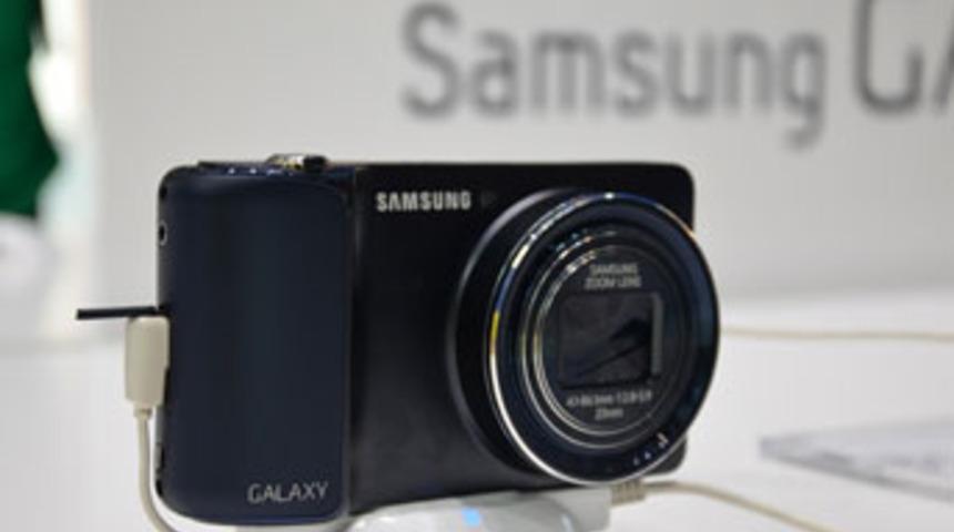 Samsung Galaxy Camera g&ouml;r&uuml;c&uuml;ye &ccedil;ıktı