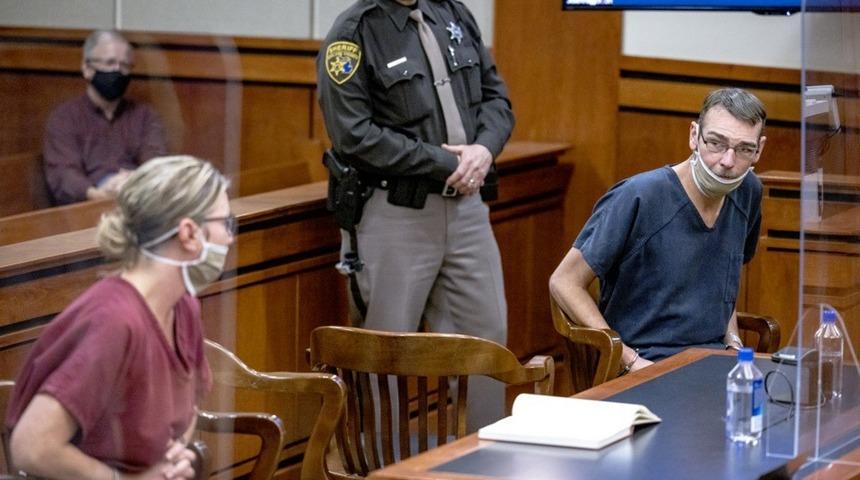 ABD'de bir ilk! Okulda 4 sınıf arkadaşını öldürmüştü! Ebeveynler çocuklarının işlediği suçtan hapis cezası aldı