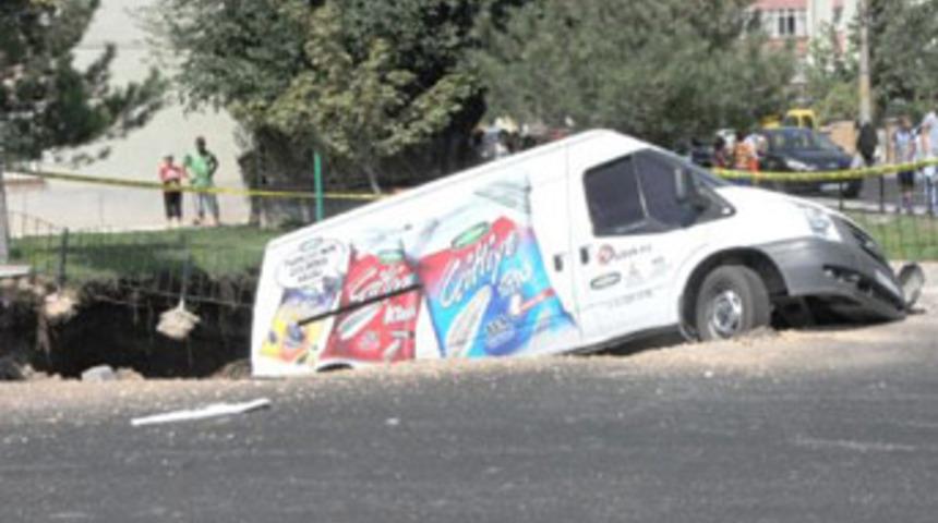 2 g&uuml;n &ouml;nce asfaltlanan yol &ccedil;&ouml;kt&uuml;!