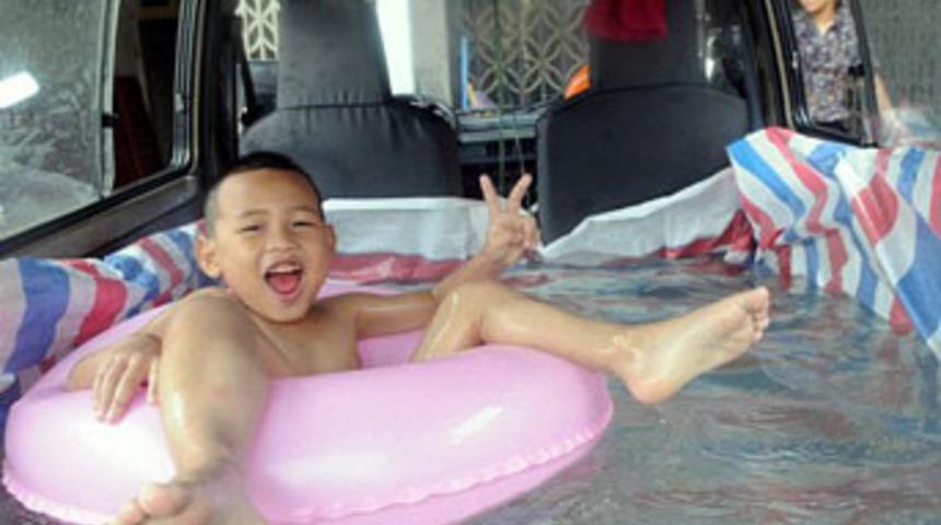 Kamyonete havuz yaptı