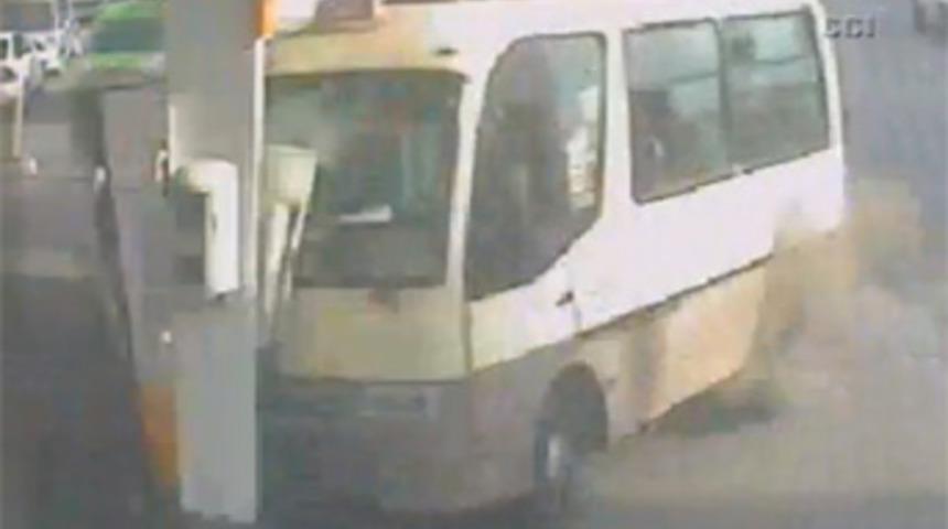 Minib&uuml;s dehşeti kameraya yansıdı