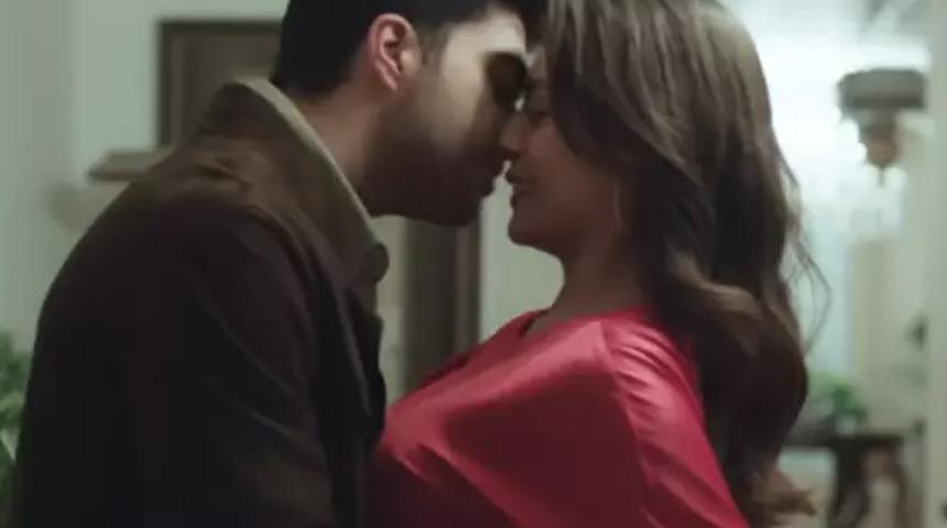 Öpüşme kriziyle gündemdeydi! Doğukan Güngör Sıla Türkoğlu'nu övünce...