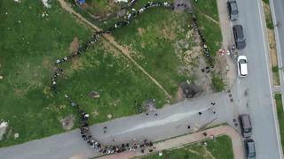 O anlar havadan görüntülendi! İstanbul'a taşıdılar... Boş arazide tek sıralı kuyruklar oluştu