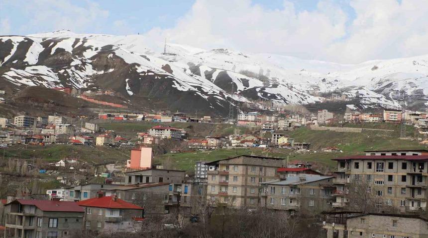 Nisan ayında yeniden beyaza büründü! Kentin birçok noktasında...