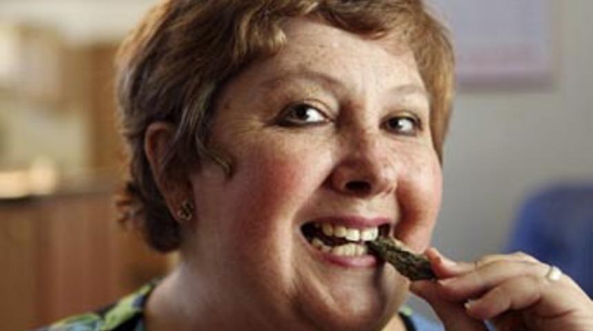 Keyfi ka&ccedil;ınca taş yiyor!