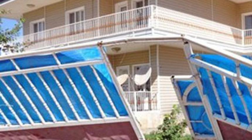 Beyt&uuml;şşebap'ta kaymakamın evine 5 roket