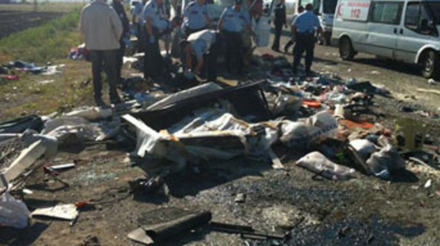 Ağrı'da kaza: 13 ölü, 12 yaralı