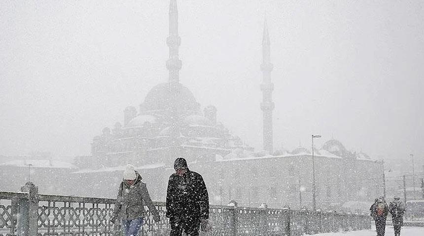 İstanbul'da bu manzara artık sürpriz olacak! Uzmanlar aynı fikirde 'Bundan sonra Nisan başı yazlık kıyafetleri giyeceğiz! Kar yağarsa...'