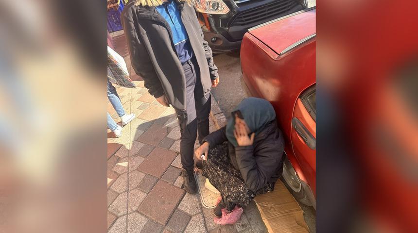Dilenci kadının üzerinden çıkan para dudak uçuklattı! Hepsine el konuldu