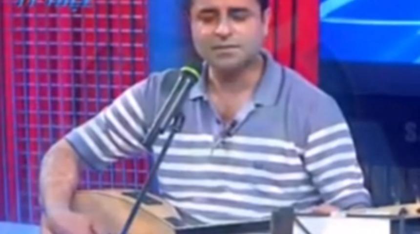BDP'li Demirtaş'tan canlı performans!