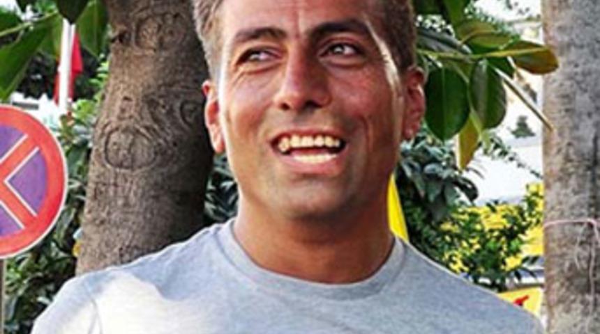 Dolandırıldığını anladı g&uuml;lme krizi ge&ccedil;irdi