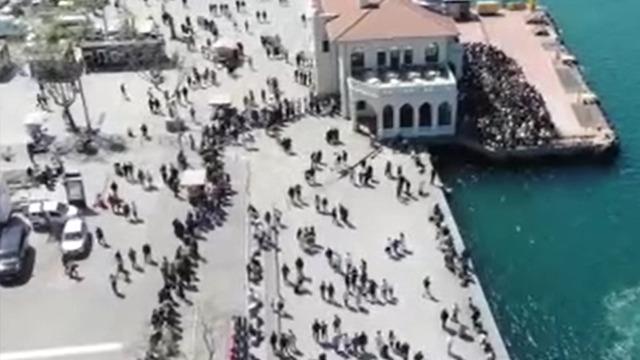 Bayramın ilk gününde trafik ve vapur iskelelerinde yoğunluk yaşandı!
