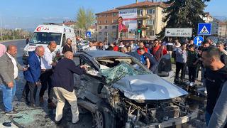 Bolu’da feci bir kaza meydana geldi! Araç kağıt gibi ezildi: 2 ölü, 1 yaralı
