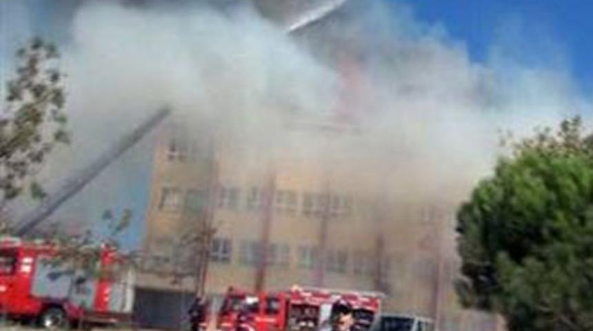 Lisede yangın paniği