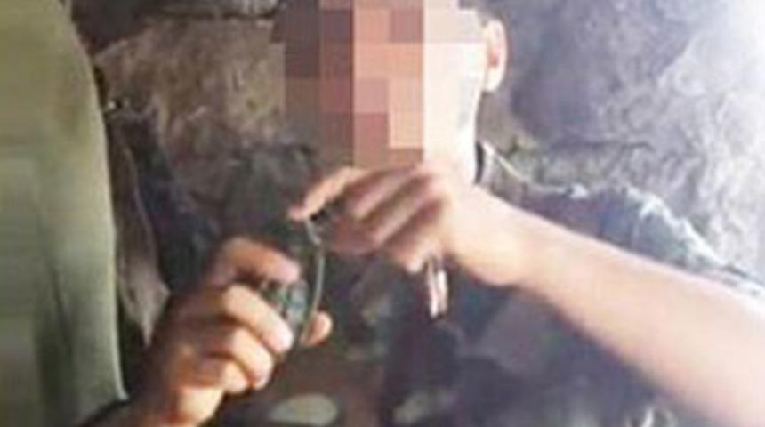 Askeri mevzide bomba şov