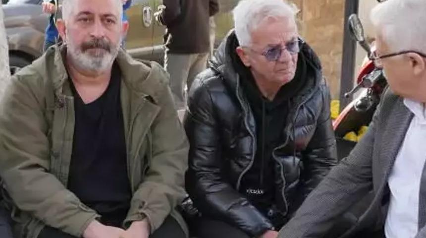 24 gün arayla anne ve babasını kaybetmişti! Zafer Algöz'den duygu dolu bayram paylaşımı