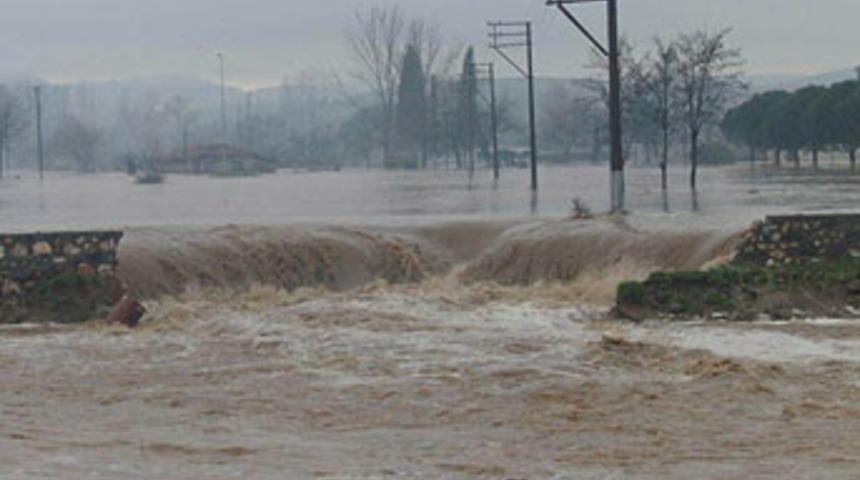 Çanakkale'de sel 2 kişiyi yuttu