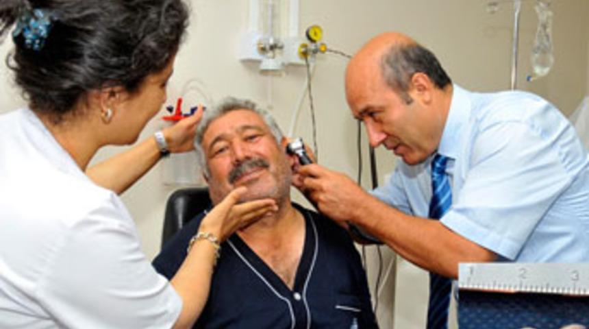 Kulağından &ouml;yle bir şey &ccedil;ıktı ki...