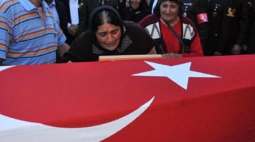 Kürtçe ağıtlarla uğurlandı