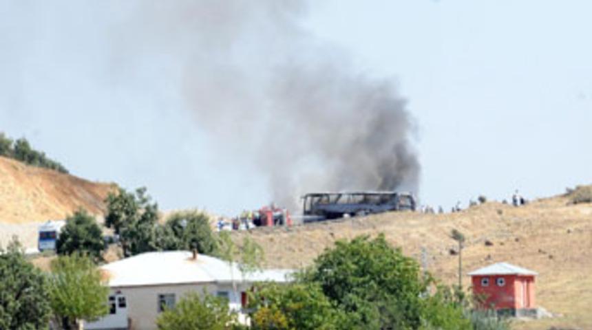 Bing&ouml;l'de askeri konvoya saldırı: 9 şehit