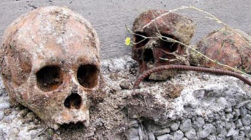 Temel kazısında iskeletler bulundu