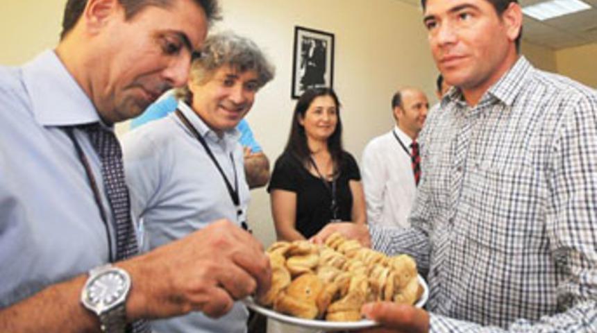 Artık pastasını kendi kesebiliyor