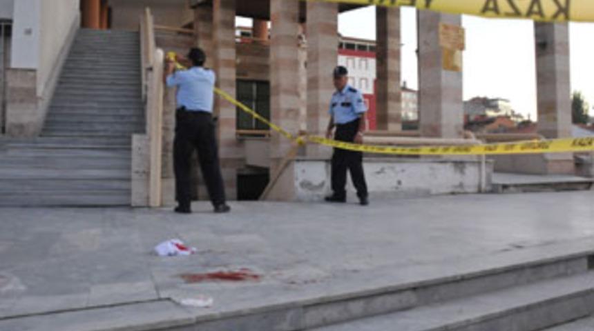 Askerlikten firar edip eski eşini bı&ccedil;akladı