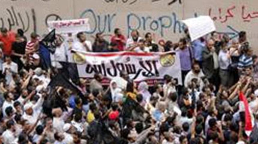 Film g&ouml;sterimde, Mısır isyanda