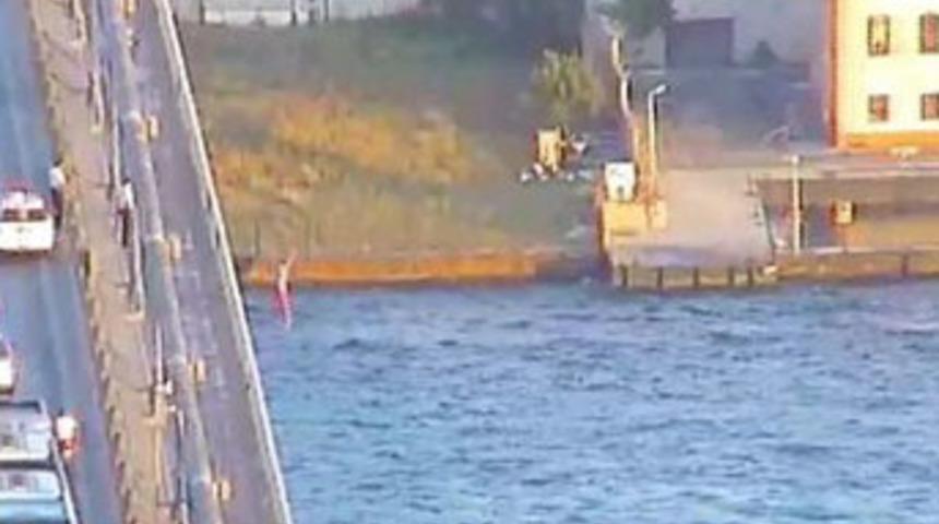 Boğaz K&ouml;pr&uuml;s&uuml;'nden b&ouml;yle atladı!