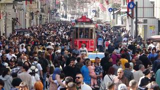 Taksim'de bayram yoğunluğu! 'Çok kalabalık' Adeta insan seli oluştu