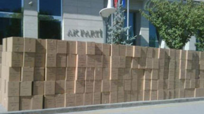 AK Parti önünde şaşırtan görüntü
