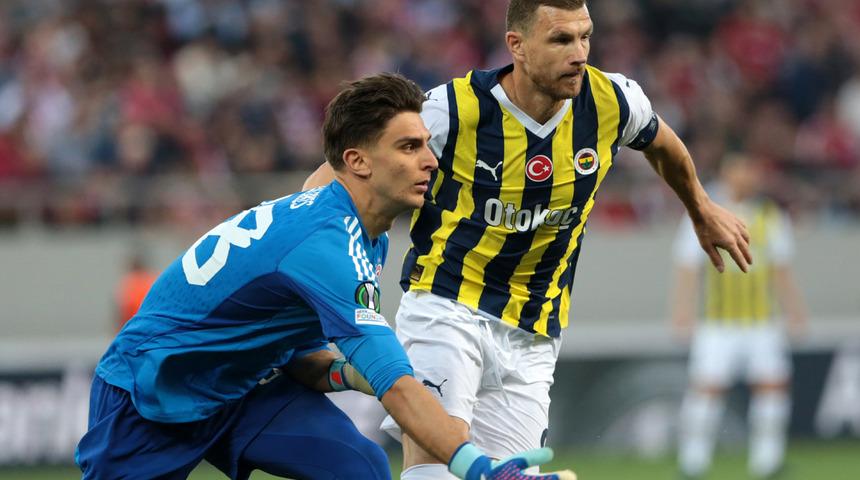 Dzeko ile Yunan taraftarlar arasında gerilim! Fenerbahçe formasındaki Türk bayrağını gösterince tepki büyüdü