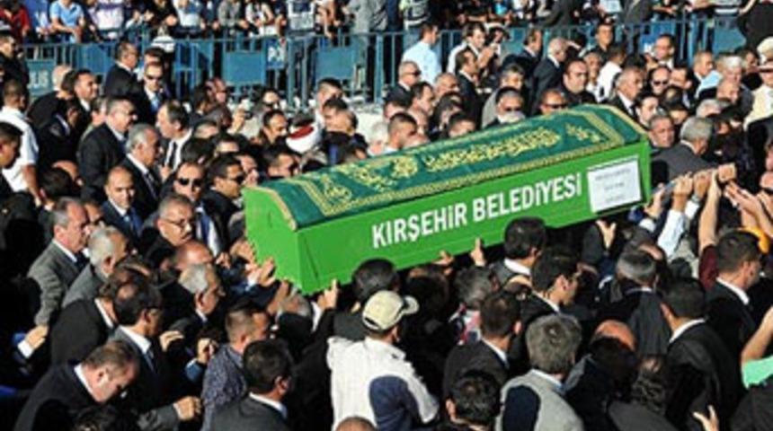 Ertaş'ın tabutundaki yazıya a&ccedil;ıklama!