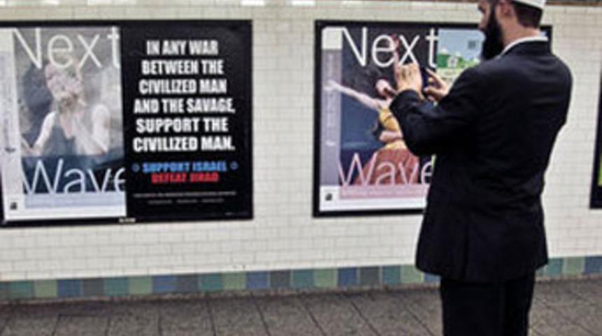 New York metrosunda "vahşi" afiş!