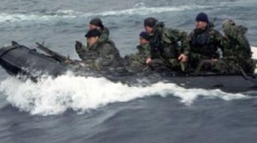 T&uuml;rk-Yunan botları a&ccedil;ık denizde &ccedil;arpıştı