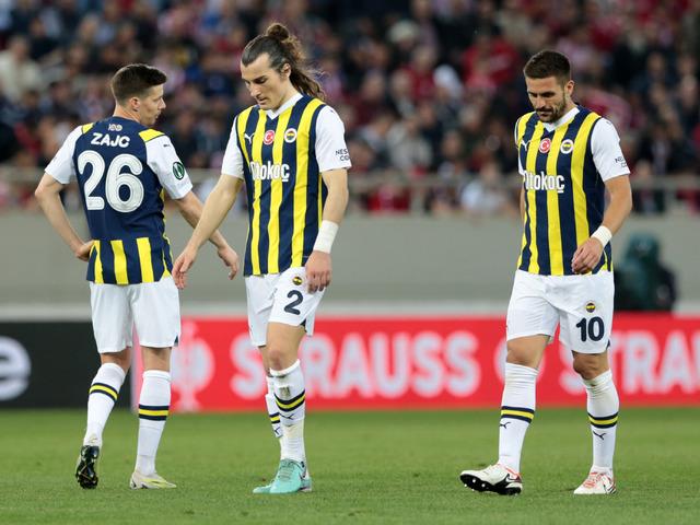 Fenerbahçe'nin 3-2'lik Olympiakos mağlubiyeti sonrası iki isme ağır sözler! "Takımı 9 kişi oynattılar"