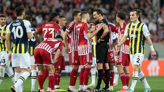 Yunanlar galibiyeti bile unuttu, tüm ülke Edin Dzeko'yu konuşuyor... Sinir küpü oldular! 'Bu bir meydan okuma'