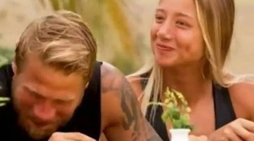 'Uzak dur' uyarılarını umursamıyorlar! Yunus Emre ödülünü Aleyna ile paylaşınca...