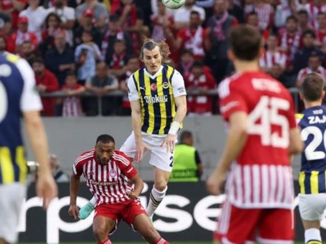 Olympiakos maçında alınan yenilgi sonrası Fenerbahçe'nin yıldız ismi sorumluluğu aldı, özür mesajı yayınladı!