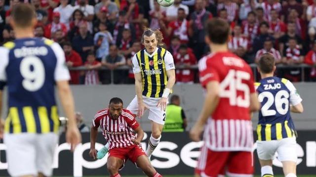 Olympiakos maçında alınan yenilgi sonrası Fenerbahçe'nin yıldız ismi sorumluluğu aldı, özür mesajı yayınladı!