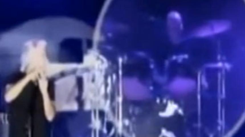 &Ouml;l&uuml;m sahnede b&ouml;yle geldi