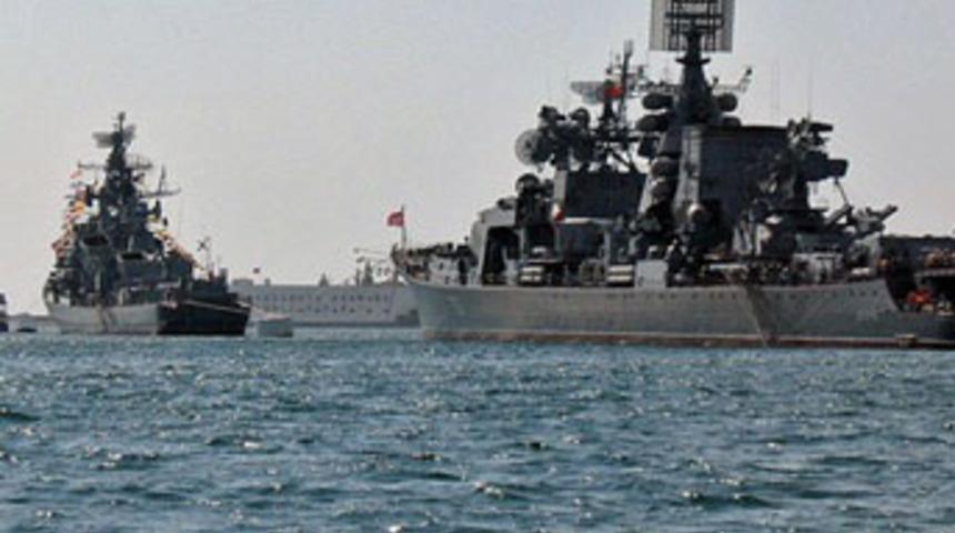 Obama Libya'ya savaş gemisi gönderdi