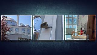 Camiye giren küçük kız, mikrofonu alıp şarkı söyledi! Hoparlörden gelen sesi duyan şaştı kaldı; imam, hemen yanına koştu