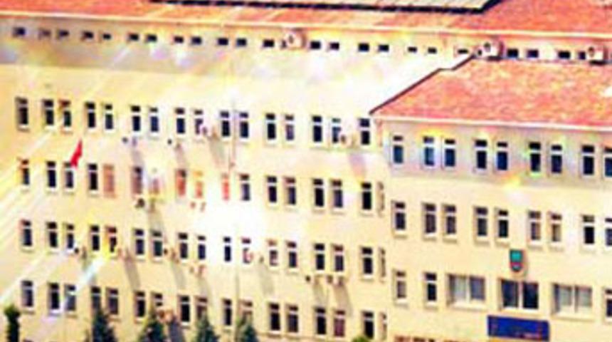 Karakolun çatısında esrar kurutmuşlar!