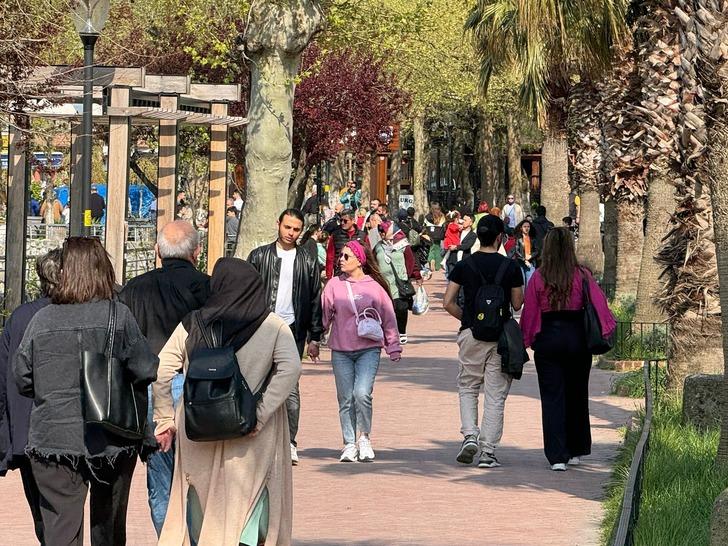 Vatandaşlar Amasra'ya akın etti! Nüfus 6 binden 500 binin üzerine çıktı, takviye ekipler sevk edildi G1