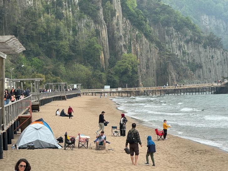 Vatandaşlar Amasra'ya akın etti! Nüfus 6 binden 500 binin üzerine çıktı, takviye ekipler sevk edildi G4