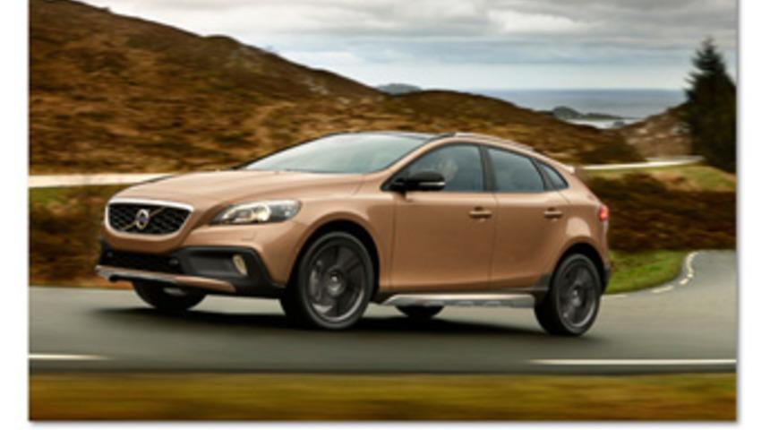 V40 Cross Country&rsquo;nin Perdesi Aralandı