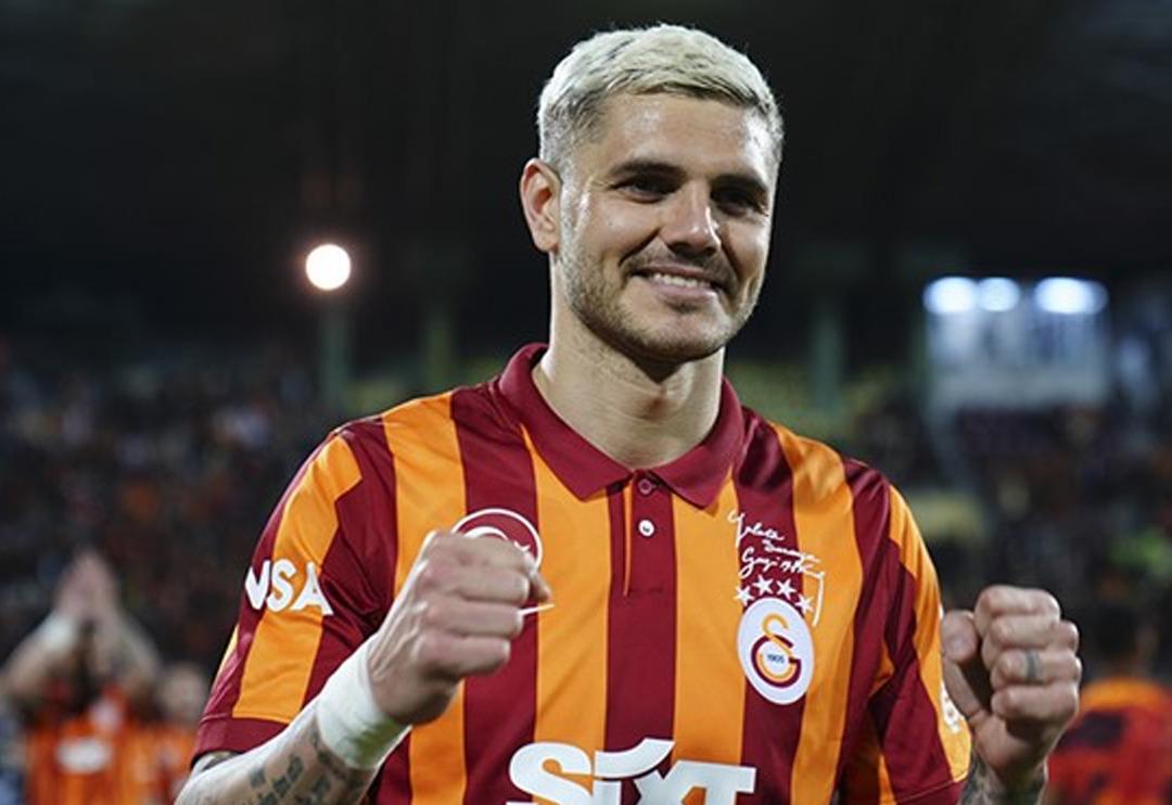 S&uuml;per Kupayı kazanan Galatasaray, d&uuml;nya futbol tarihine ge&ccedil;ti!
