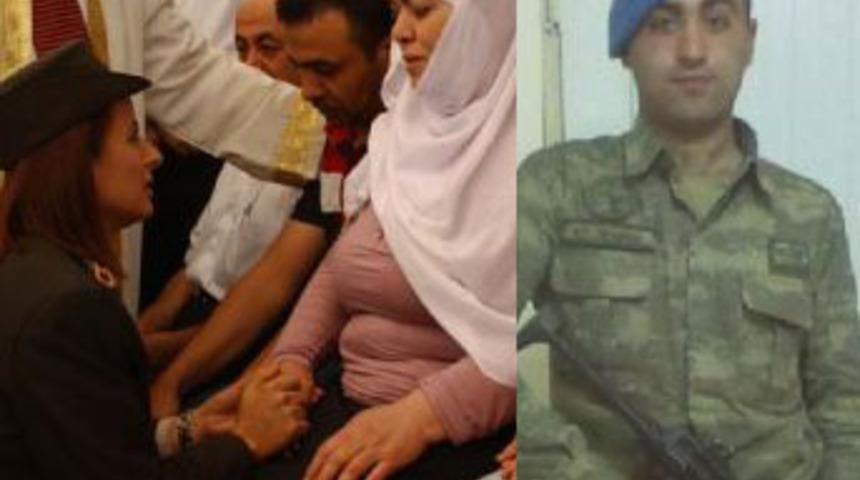 Kadın subay dondu kaldı