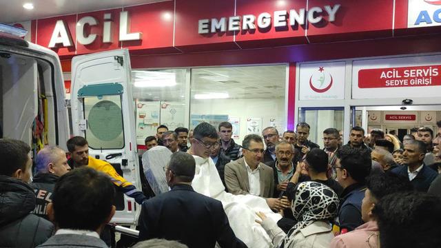 AK Partili başkanın çalışanı bıçaklandı, CHP'li adayın eşi gözaltına alındı!